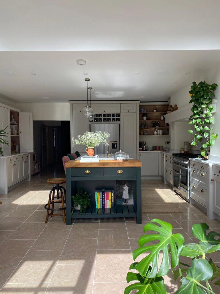 a room filled with lots of green leaves