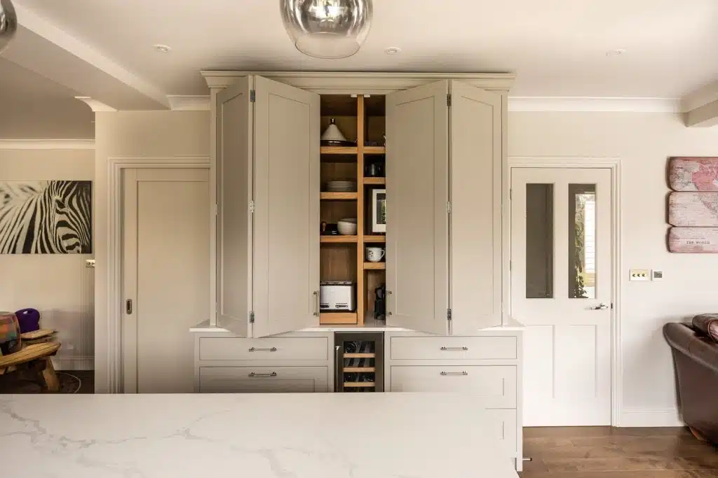 WHITE WALLS image00009