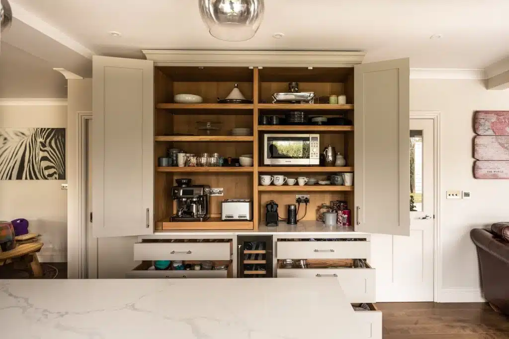 WHITE WALLS image00012