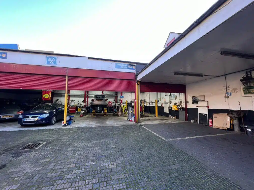 CROYDON GARAGE 17. S.E. MOT