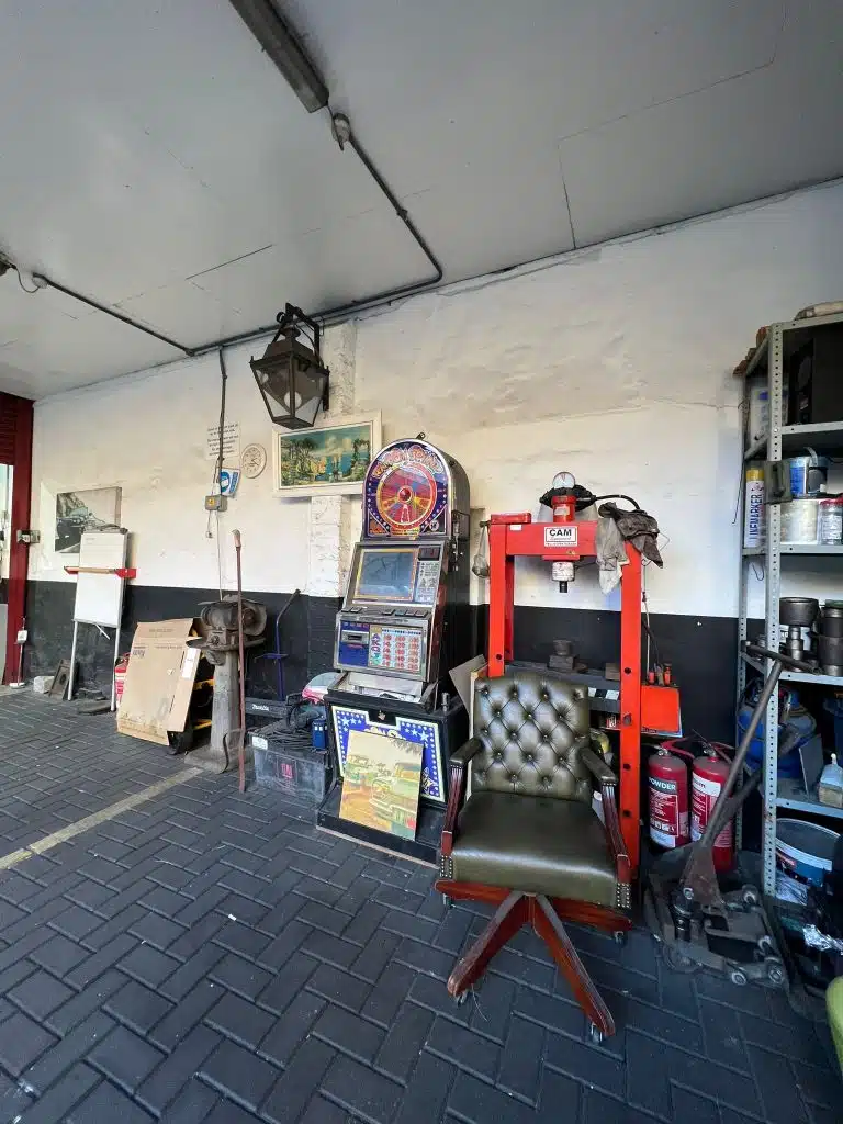 CROYDON GARAGE 27. S.E. MOT