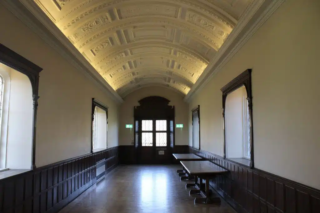 HALL PLACE IMG_1805-min